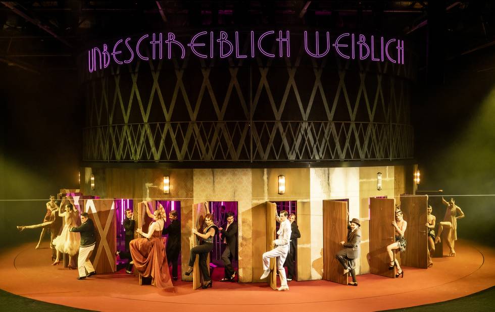 FRAU_von_FORMAT_GP_0127_©Matthias_Jung Kopie.jpg