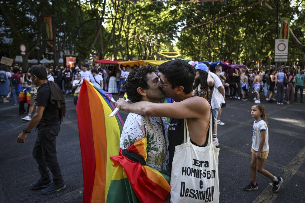 AFP__20250617__62CR343__v1__HighRes__PortugalSocietyPrideParadeLgbt.jpg