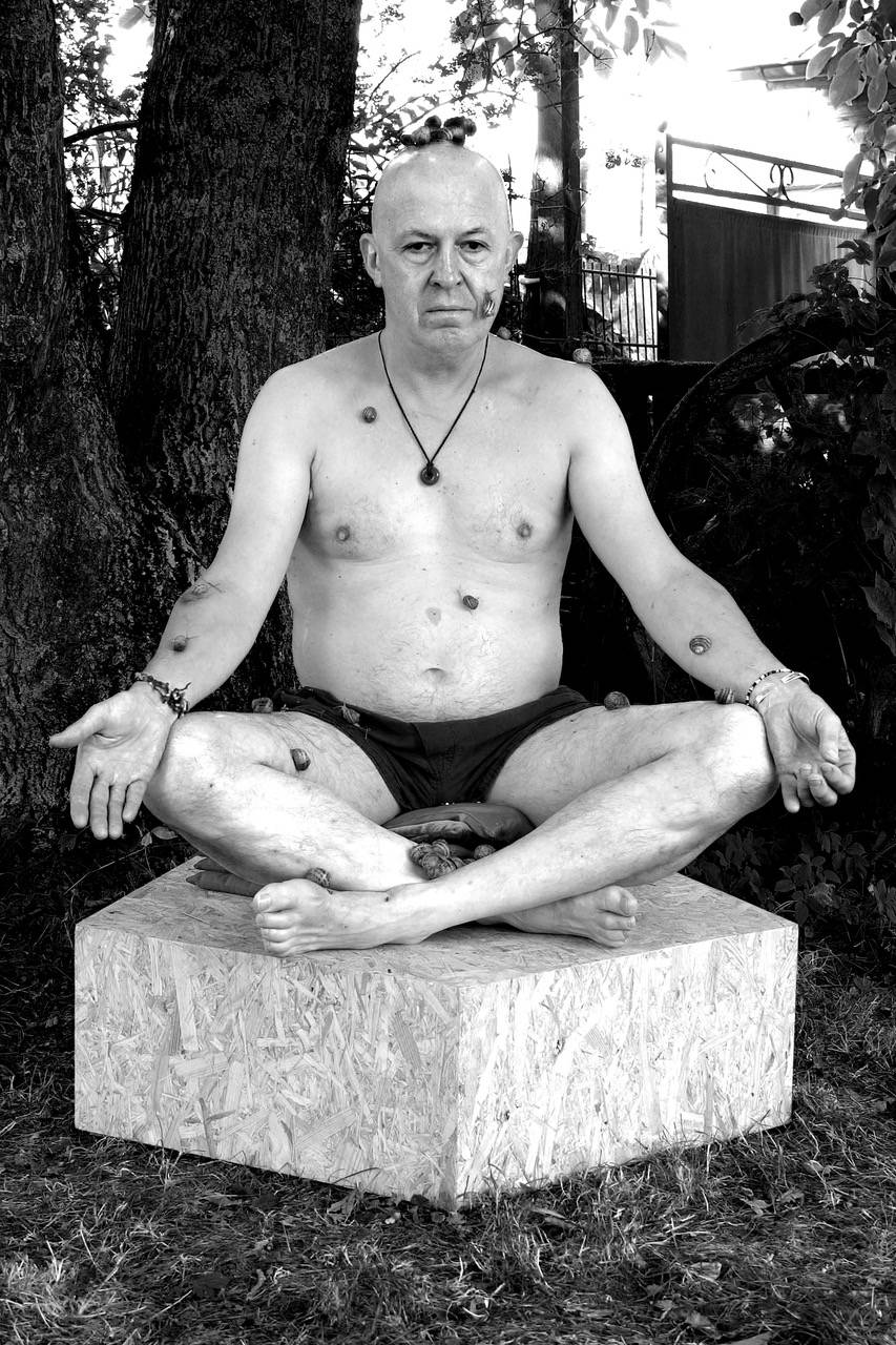 03_Thomas Eller_THE white male complex (108 snails).jpeg