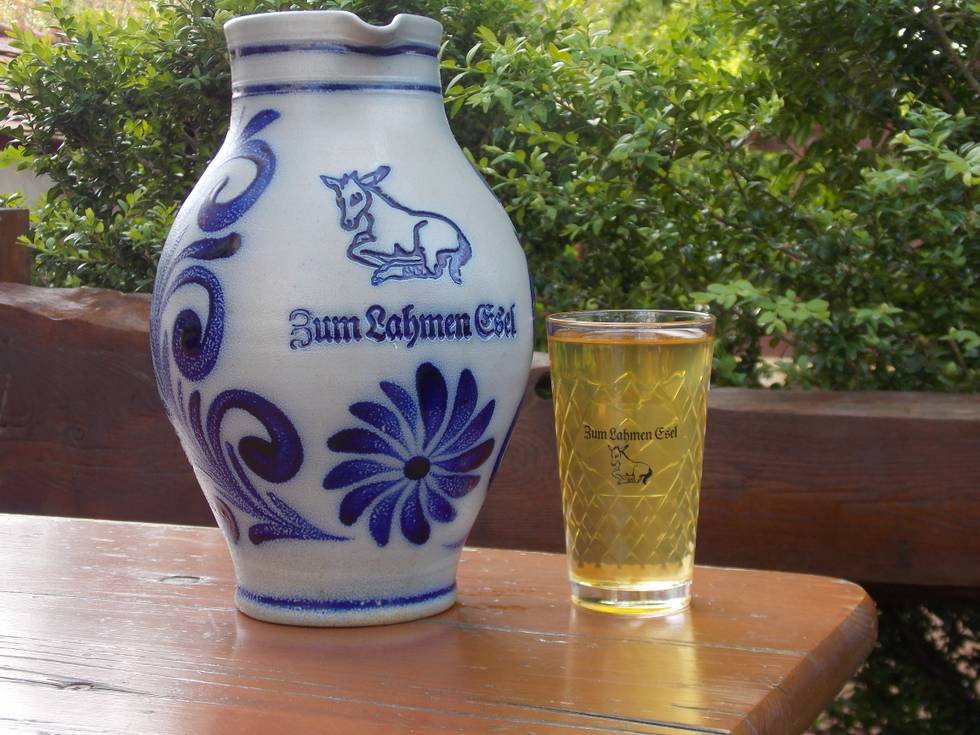 Bembel und Glas Lahmer Esel.jpg