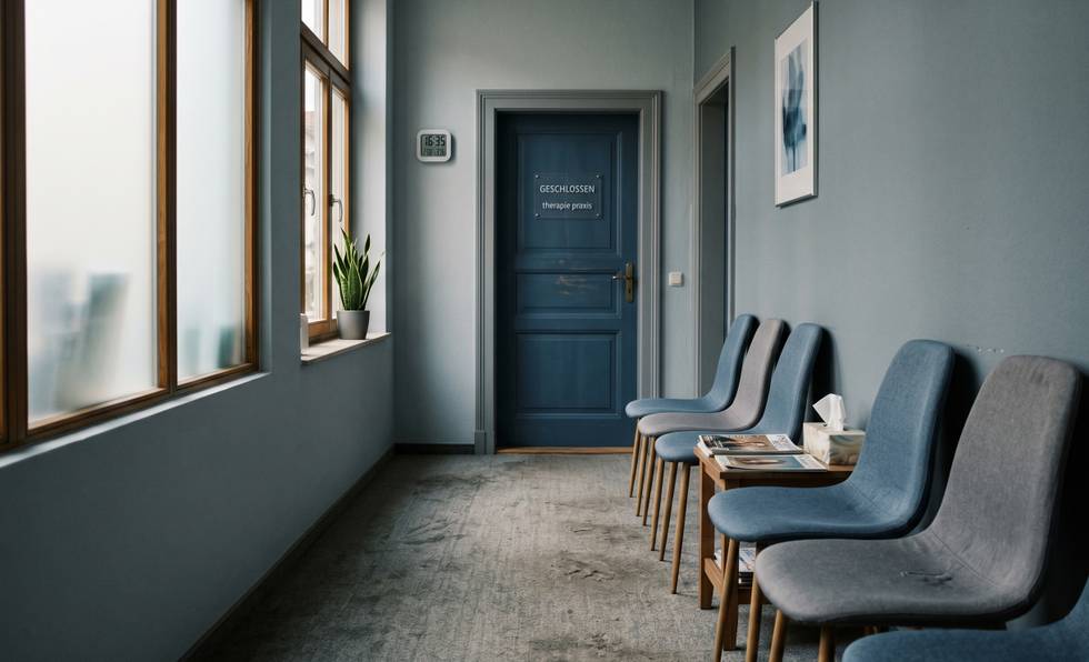 wartezimmer-therapie-geschlossen-leer-.ki-erstellt.jpg