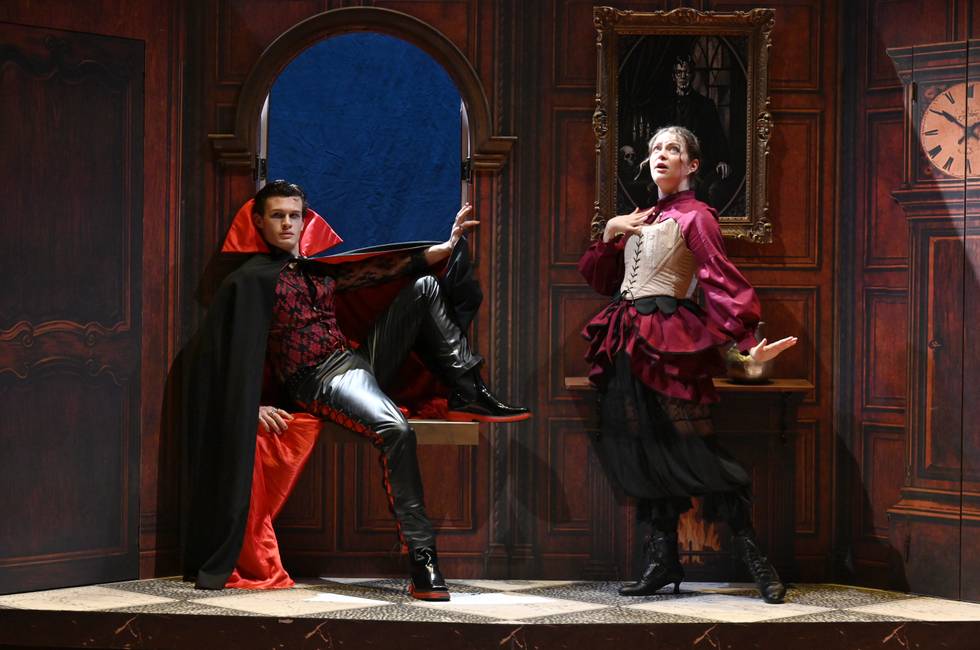 Dracula_EnglishTheatre-1.jpg
