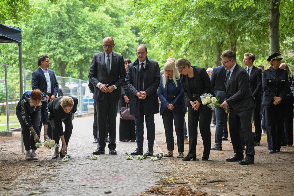 merz-dobrindt-gedenken-csd-berlin-anschlag-foto-john-macdougall-afp.jpg