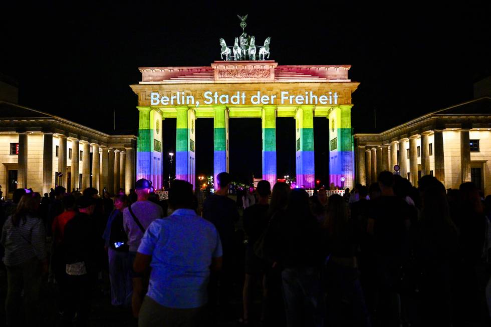 brandenburger-tore-pride-fabren-csd-anschlag-foto-john-macdougal-afp.jpg