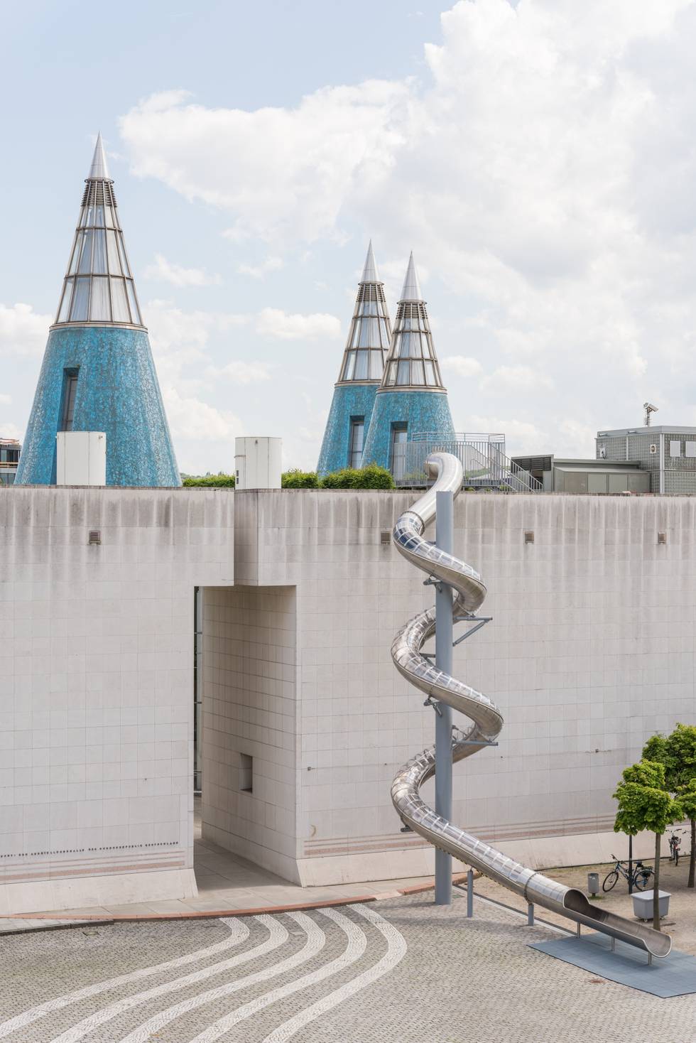 3.)	Carsten Höller, Bonner Rutschbahn, 2018