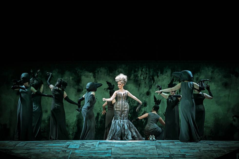 Die Zauberflöte_Alexandra Samouilidou, Damenchor (c) Andreas Etter.jpg