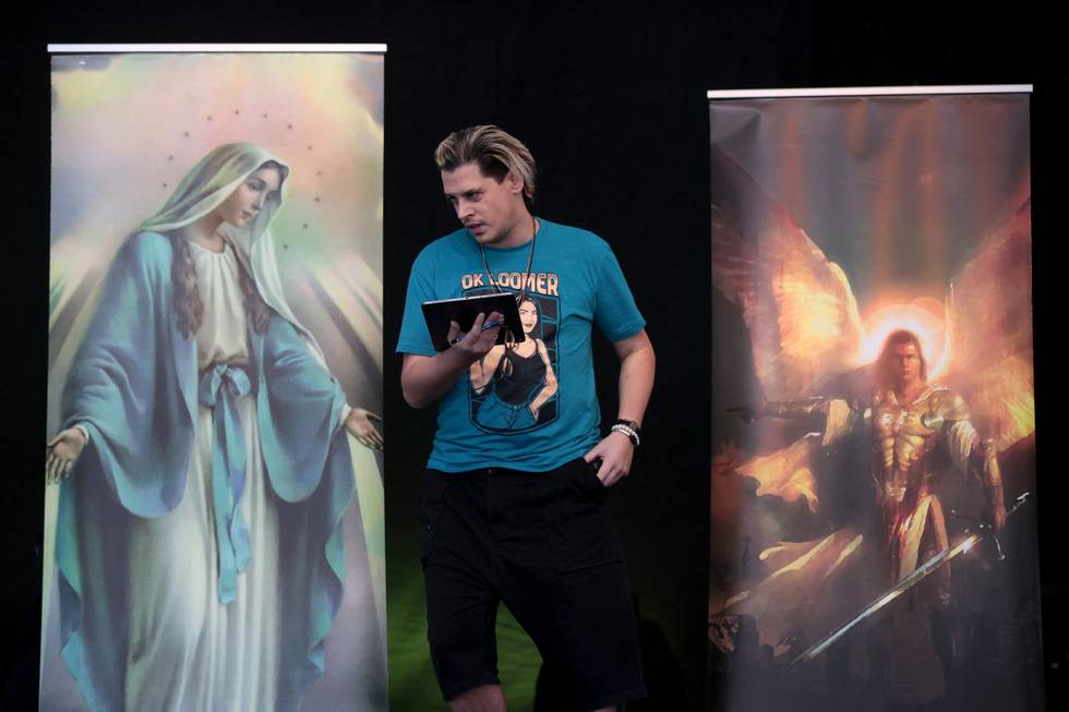 US-CONSERVATIVE-CATHOLIC-GROUP-ST.-MICHAEL'S-MEDIA-HOLDS-PRAYER