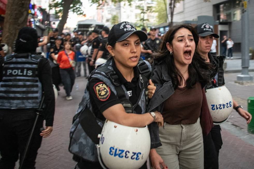 AFP__20260915__cupolo-notitle260915_npxvg__v1__MidRes__TurkishPoliceDetainLgbtRights.jpg