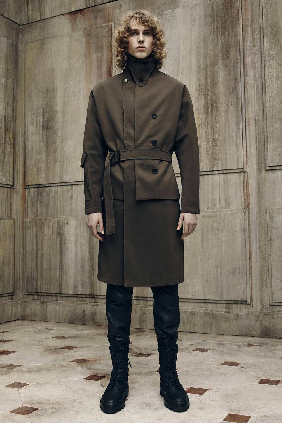 www.balenciaga.com