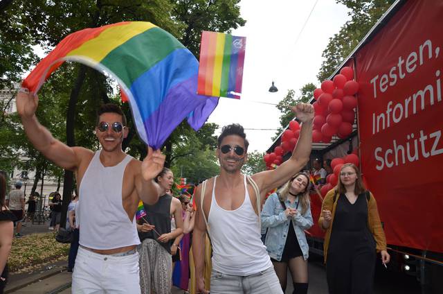 So Feierte Wien Die Regenbogenparade Manner