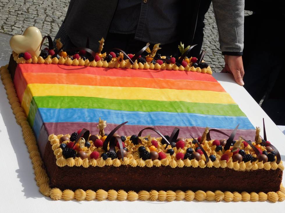 Regenbogentorte Friedrichstadt-Palast Regenbogentorte Friedrichstadt-Palast