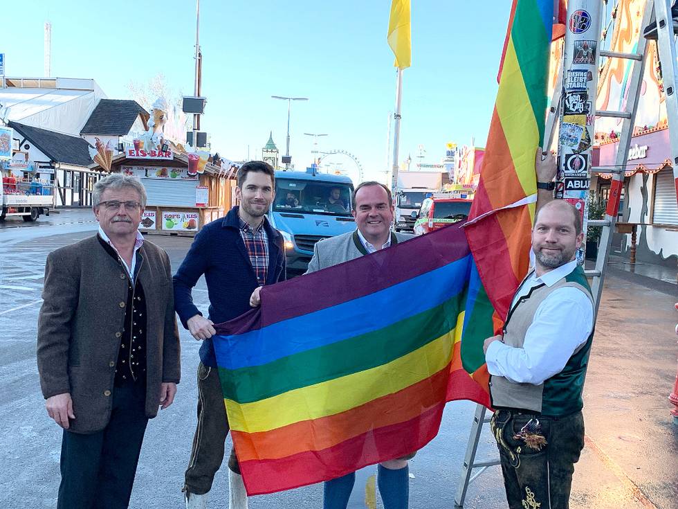 Regenbogenflaggen am Oktoberfest Regenbogenflaggen am Oktoberfest