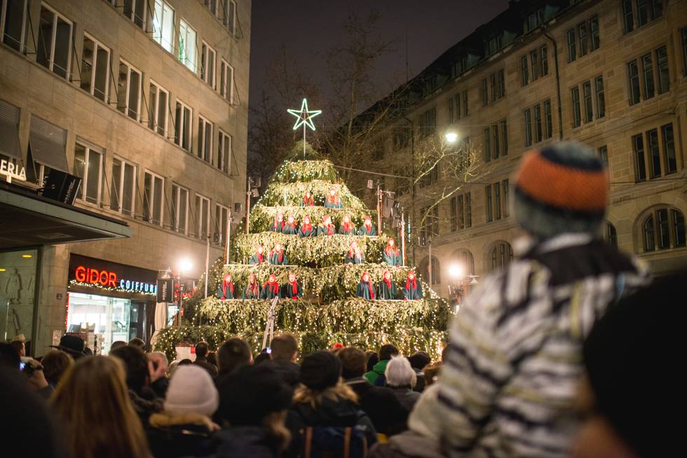 SCHWEIZ WEIHNACHTSBUMMEL ZUERICH