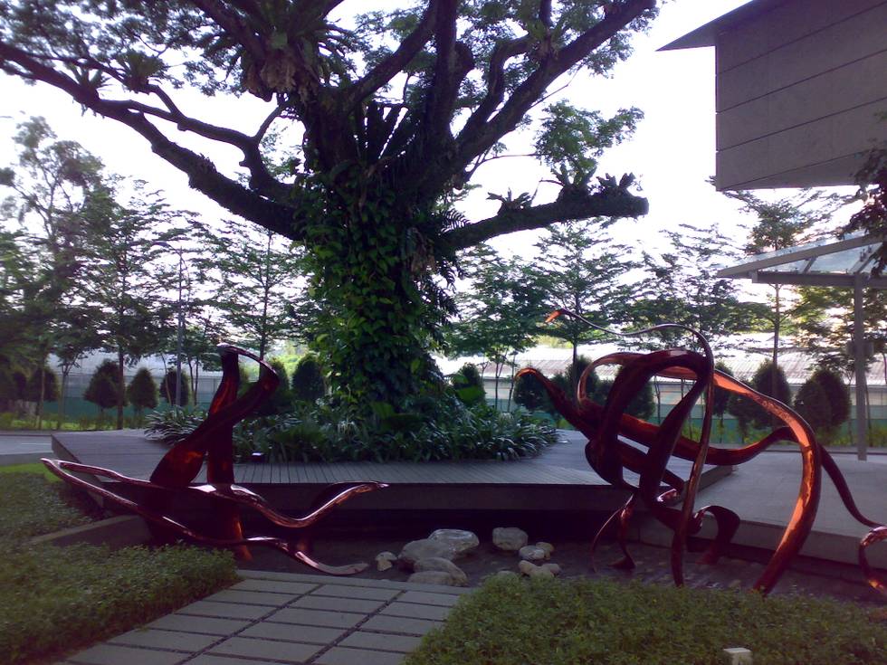 Biopolis-sculpture-20070418.jpg