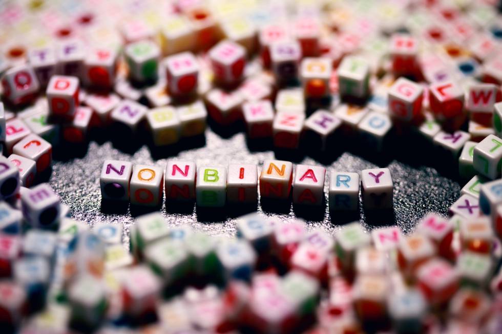 non binär non binary sharon-mccutcheon-unsplash.jpg