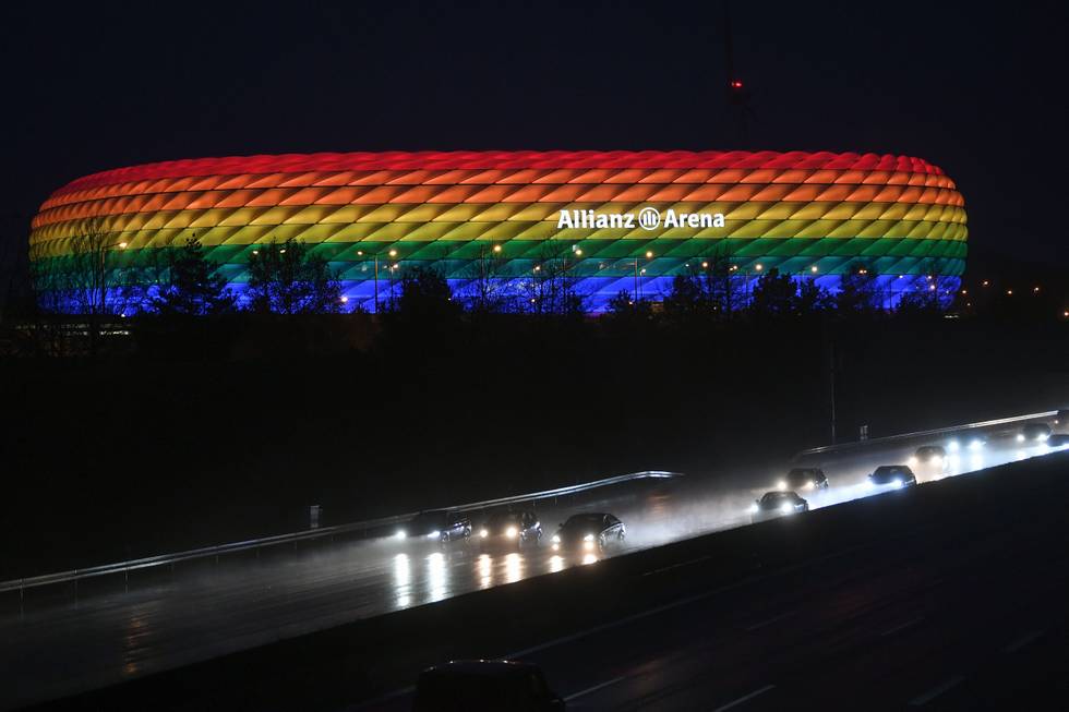 allianz-arena-regenbogen-foto-Andreas-Gebert-afp.jpg