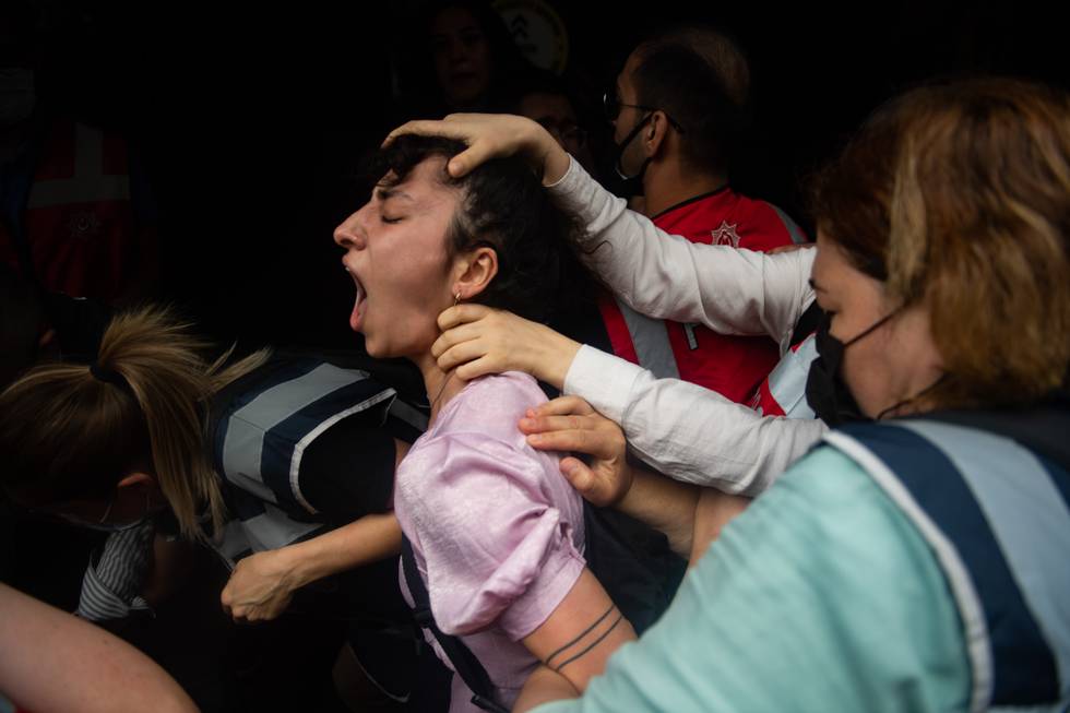 istanbul-pride-26-6-2021-polizei-gewalt-Bülent_Kilic _afp.jpg