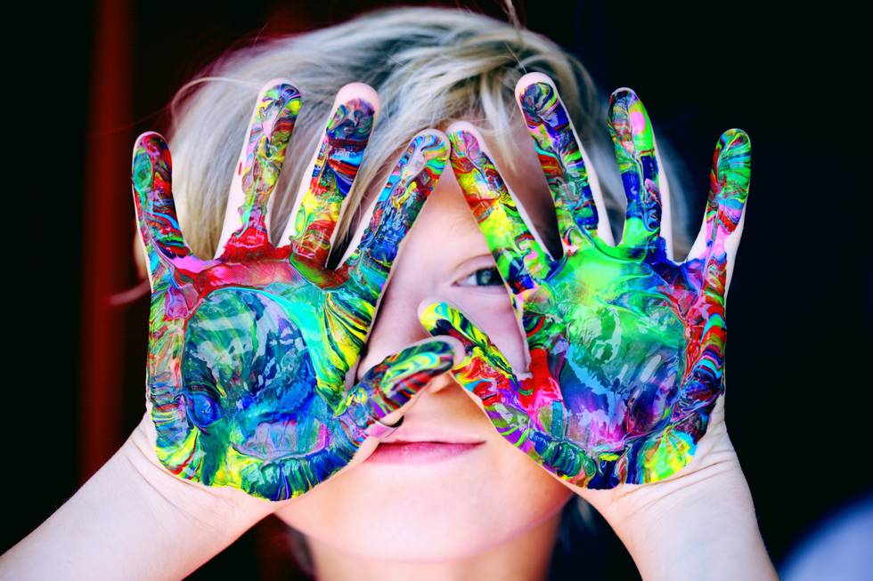 xx_gesellschaft_regenbogengruppe_kindergarten_pexels-sharon-mccutcheon.jpeg