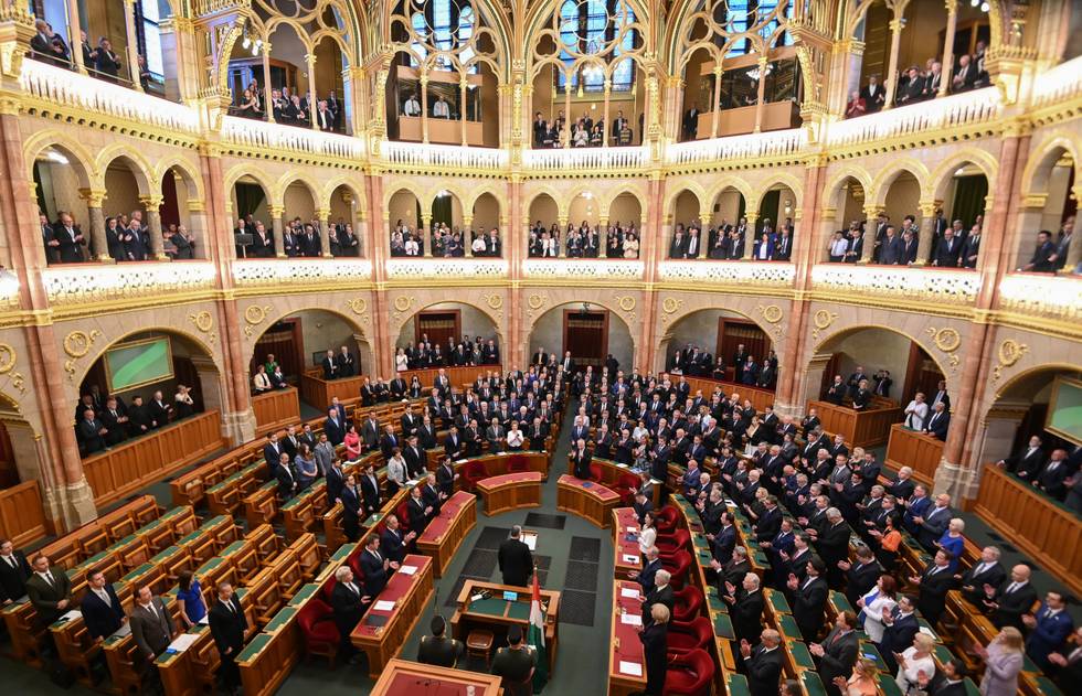 viktor-orban-parlament-amtsantritt-2022-foto-attila-kisbenedek-afp.jpg