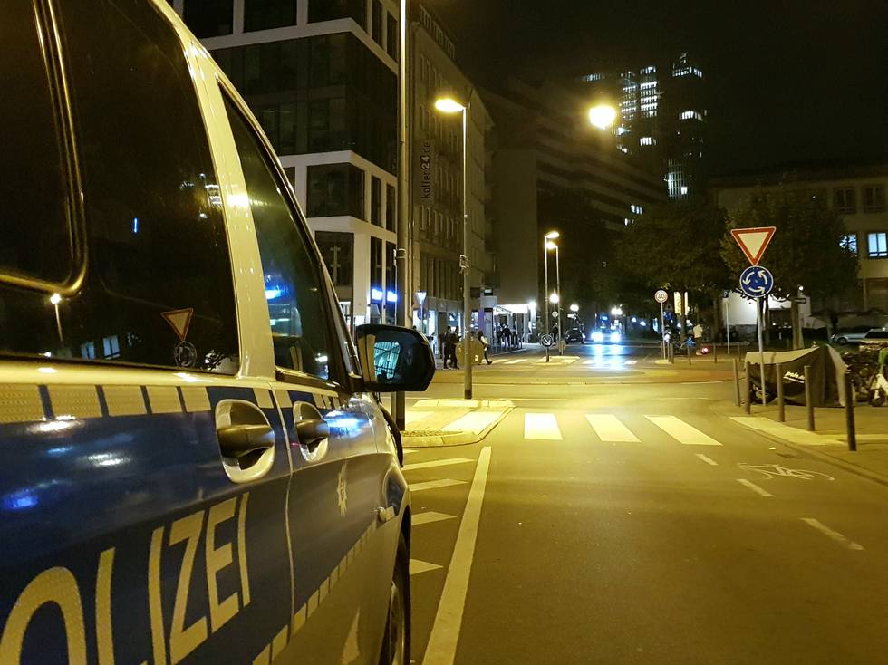 Polizei am Regenbogenkreisel