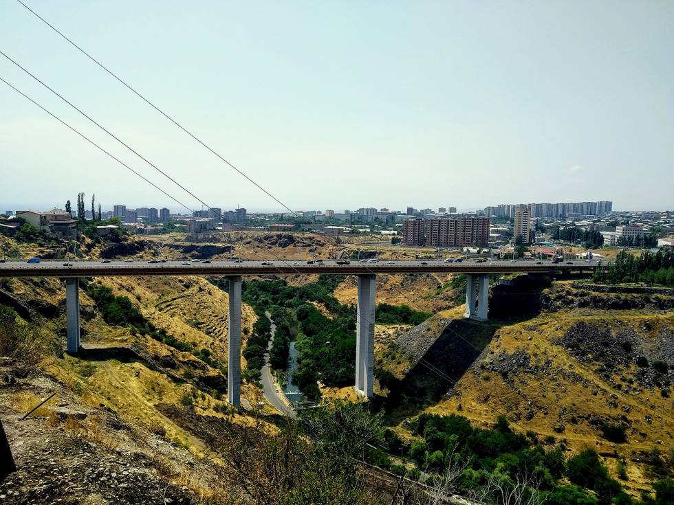 2880px-Davtashen_bridge_02.jpg
