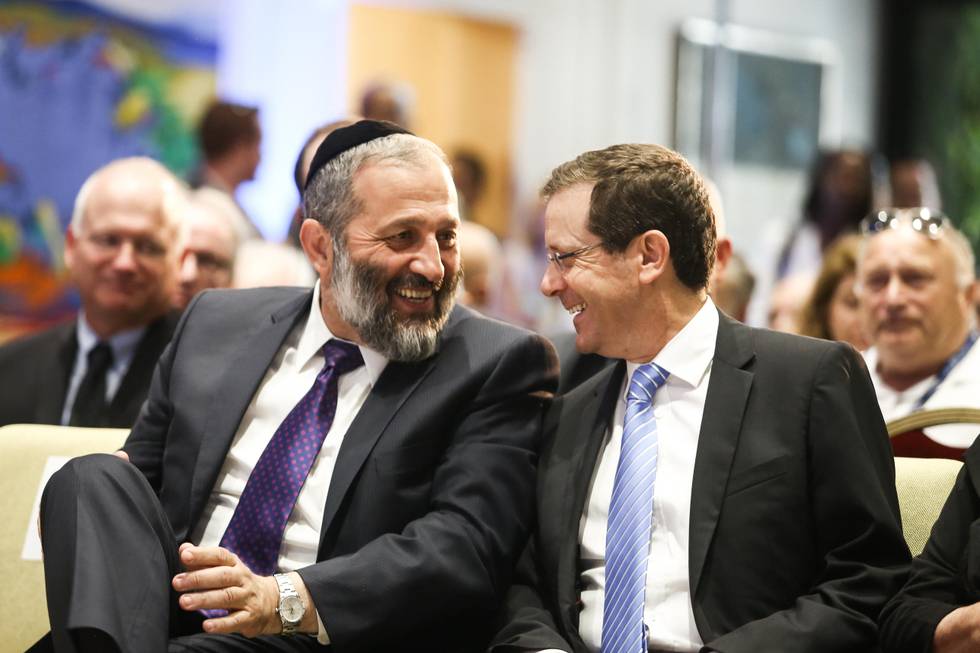 Arie-Deri_Yitzhak-Herzog.jpg