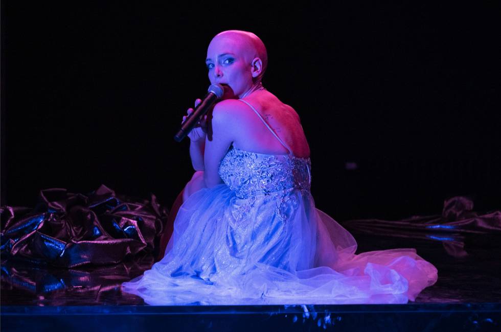 Maifestspiele-britney_jrberlinerensemble.jpg