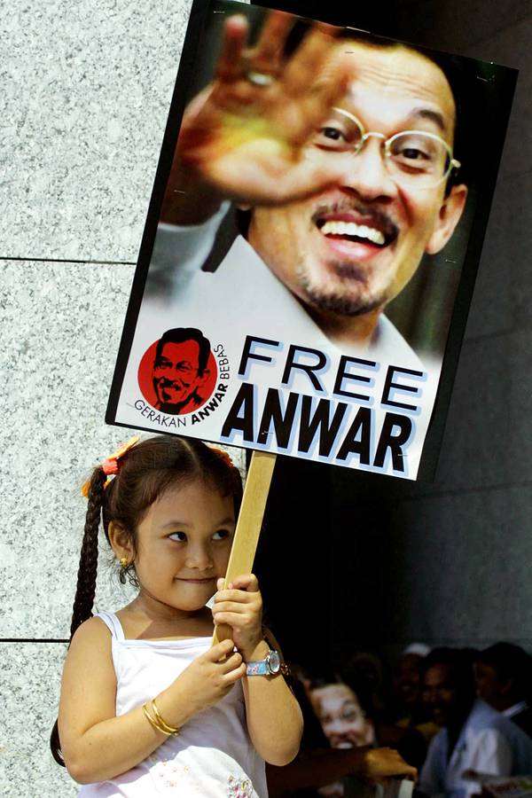 Proteste_Inhaftierung_Anwar_Ibrahim_2004_AFP.jpg