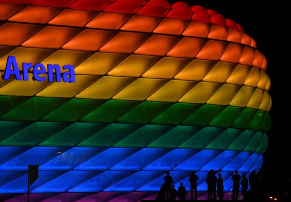 allianz-arena-regenbogen-foto-christof-stache-afp.jpg