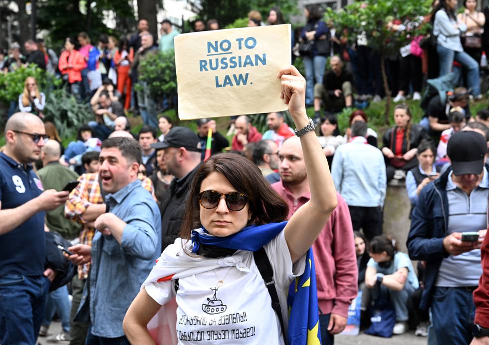 GeorgiaPoliticsEuLawDemo_No-to-Russian-law_AFP.jpg